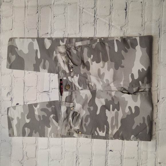 Lord & Taylor Design Lab snow winter camo pants jeans adjustable waist 10 - Picture 1 of 4